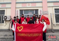 新疆兵团“志愿红”：疏通服务民